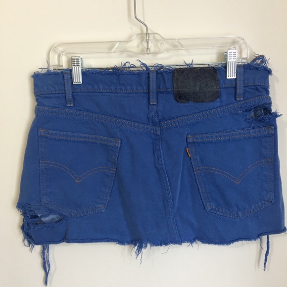 🚫SOLD🚫 Levi denim skirt - Picture 2 of 4